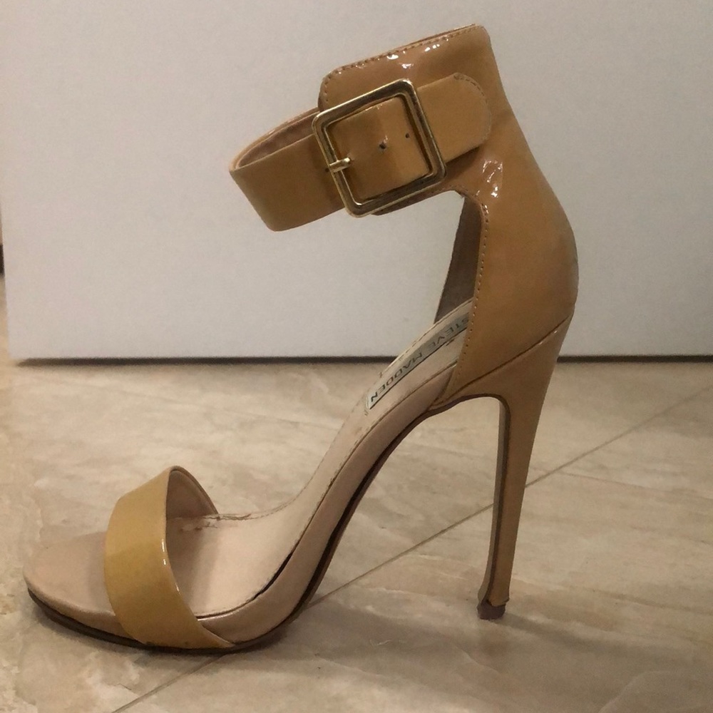 Steve Madden nude strap heel